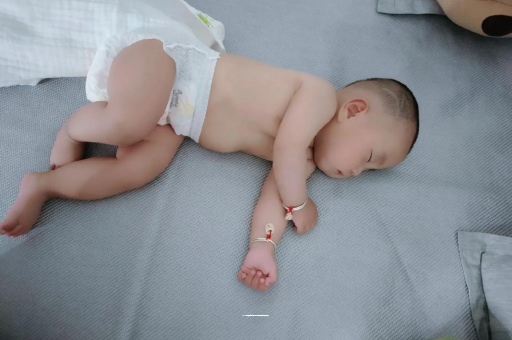 固始三个月宝宝抬头不稳
